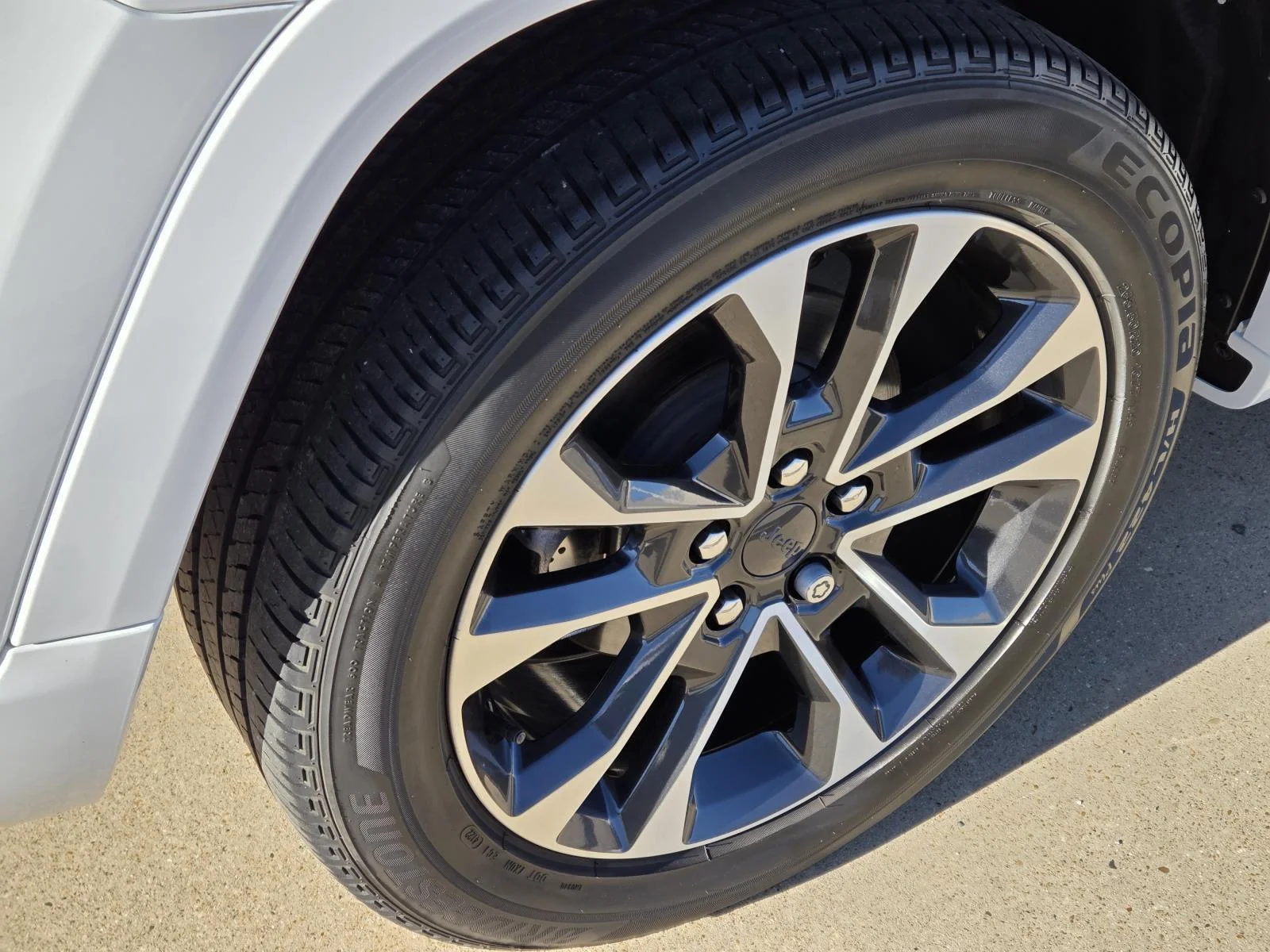 Used 2023 Bright White Clearcoat Jeep Overland image 10