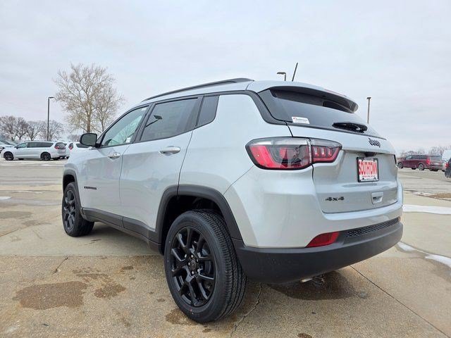 New 2026 Silver Zynith Metallic Clear-Coat Exterior Paint Jeep Latitude Altitude image 5