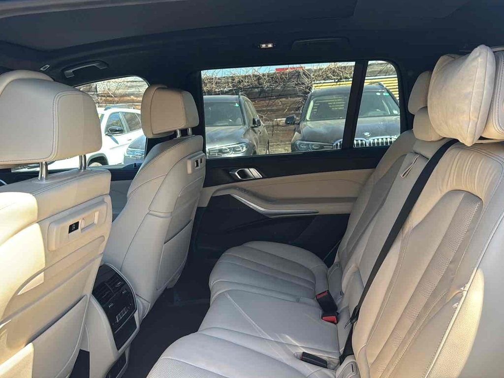 Used 2022 White BMW xDrive40i image 28