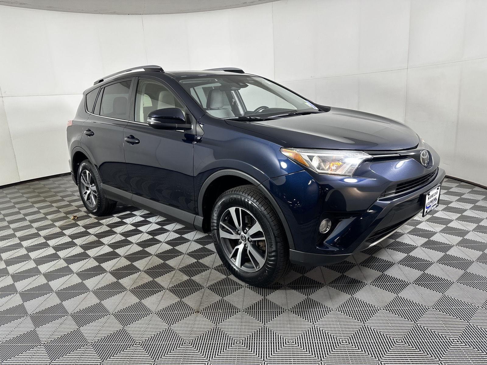 Used 2018 Galactic Aqua Mica Toyota XLE image 11