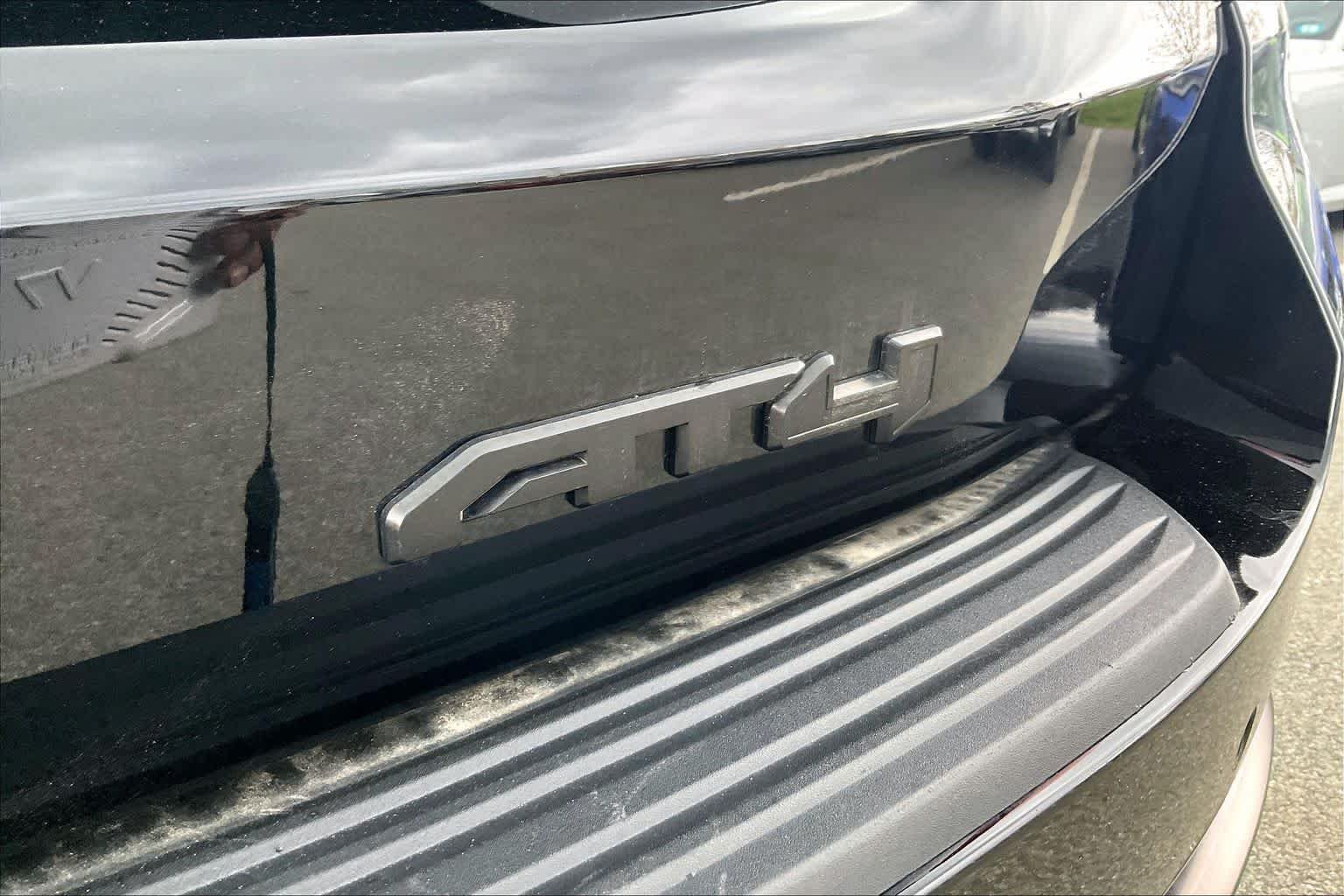 Used 2025 Onyx Black GMC AT4 Ultimate image 9