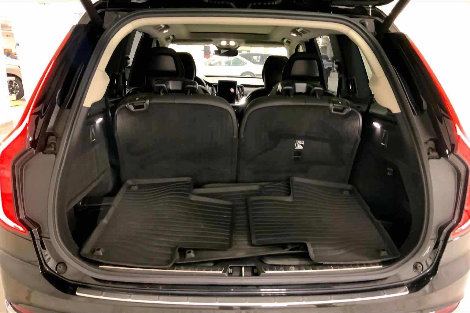 Used 2025 Onyx Black Metallic Volvo Ultra image 9