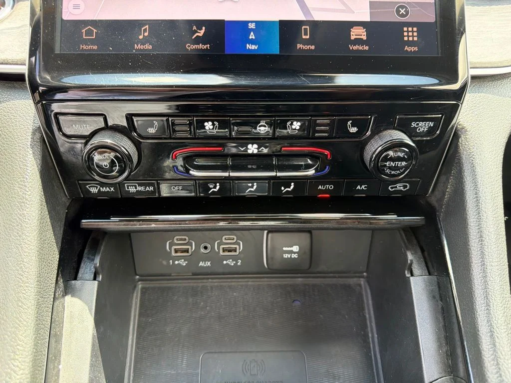 Used 2023 Silver Jeep Limited image 23