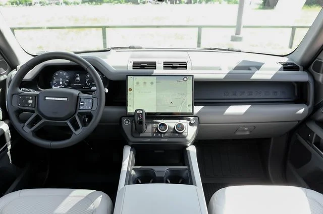 New 2026 Tasman Blue Land Rover X-Dynamic SE image 18