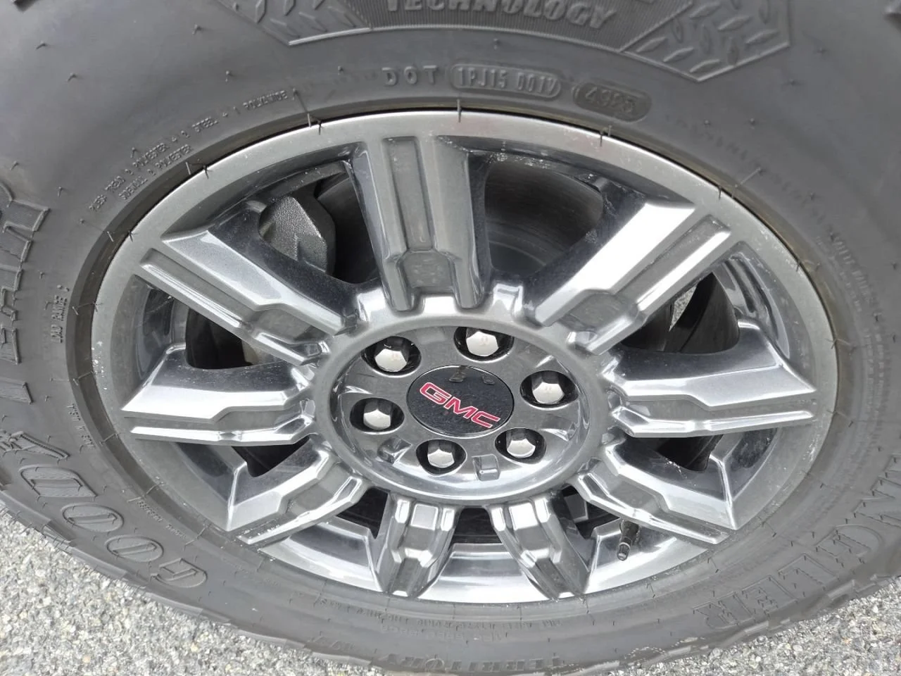 New 2026 Sterling Metallic GMC AT4X image 18