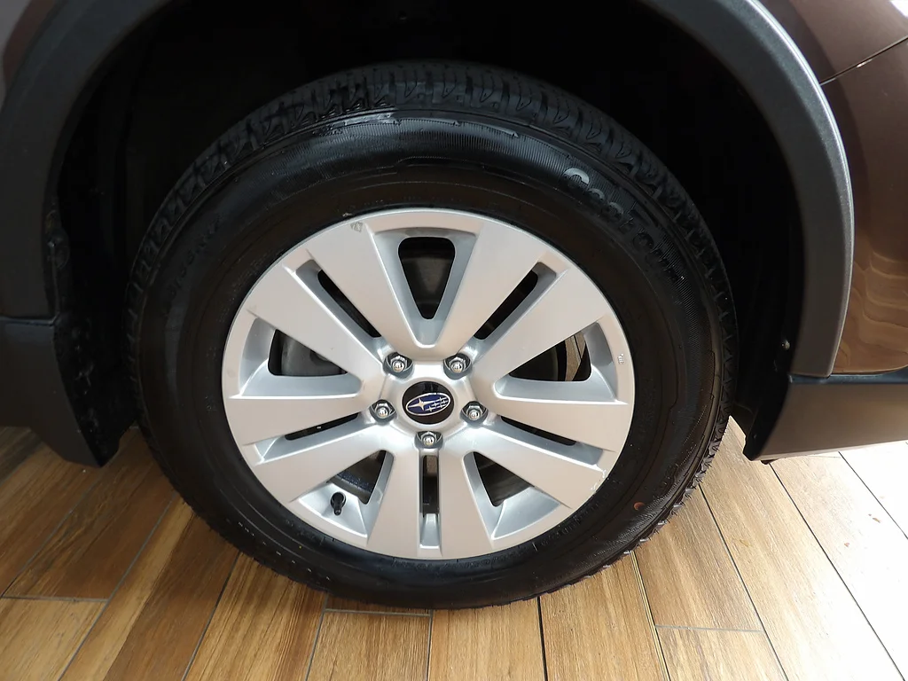 Used 2019 Cinnamon Brown Pearl Subaru 2.5i Premium image 4