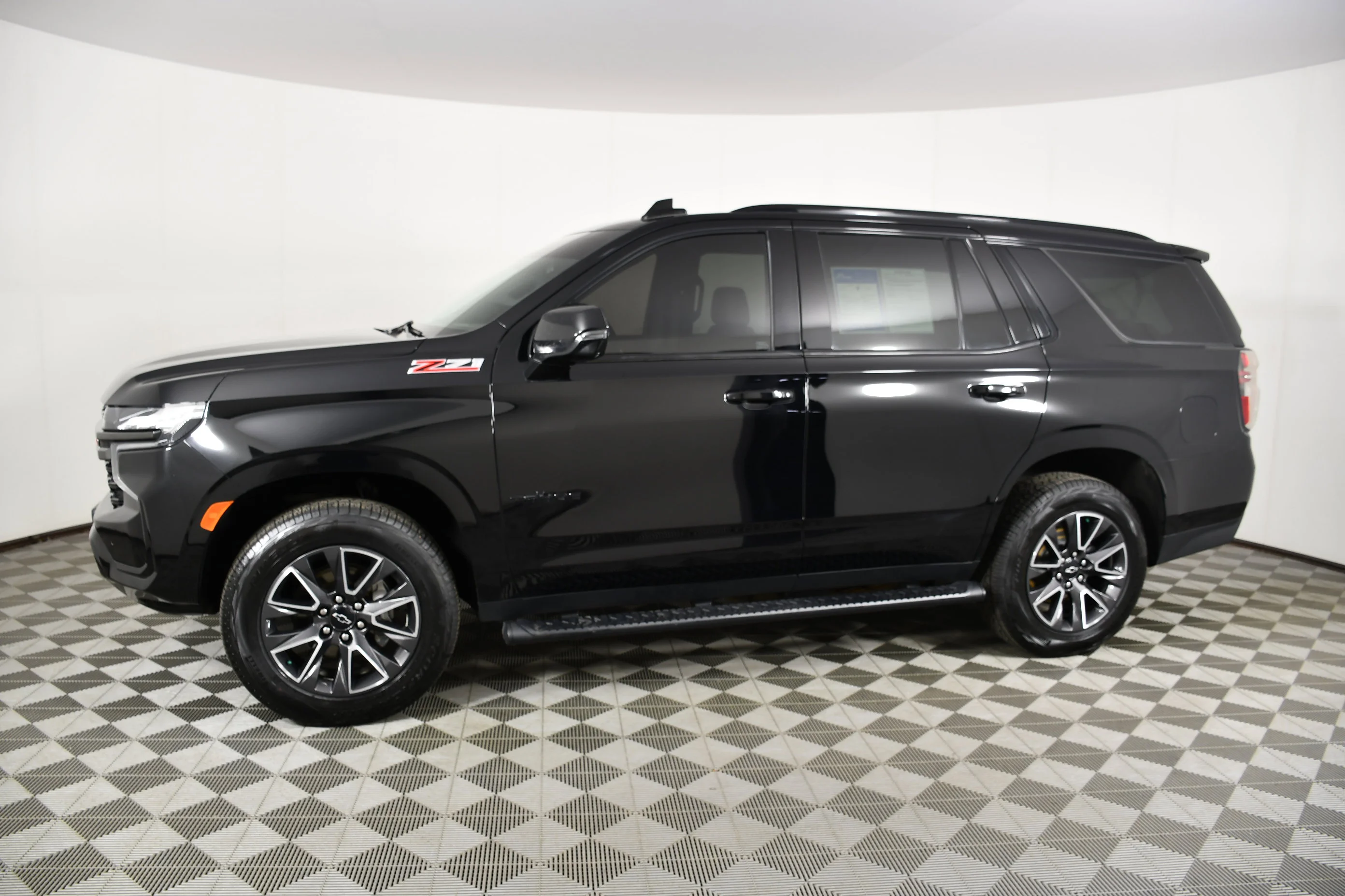 Used 2021 Black Chevrolet Z71 image 9