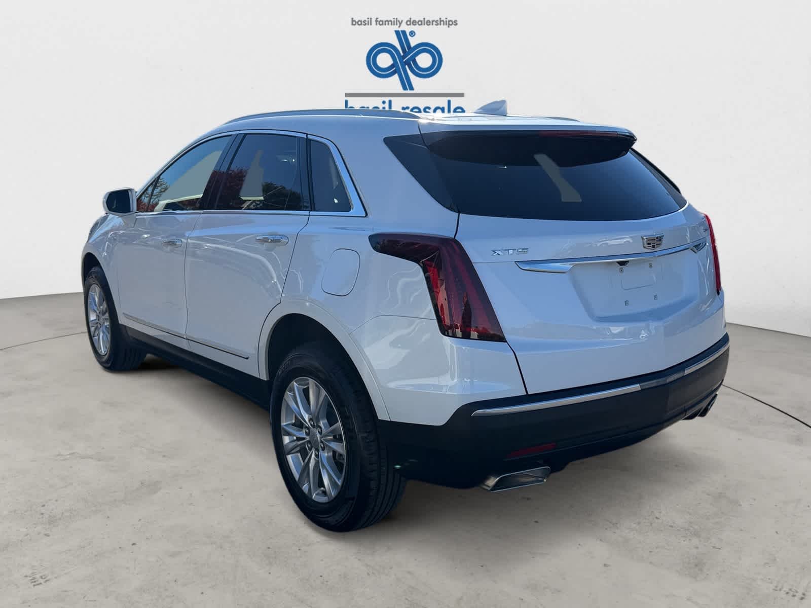 Used 2020 Crystal White Tricoat Cadillac Luxury FWD image 5