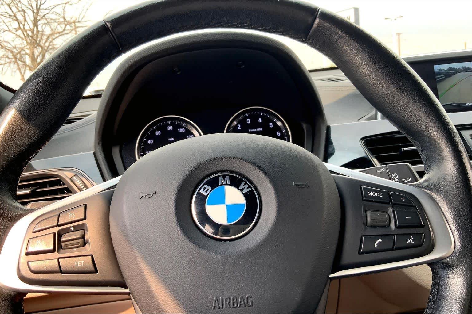 Used 2018 Alpine White BMW sDrive28i image 33