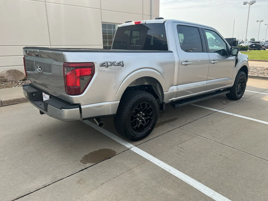 New 2026 Iconic Silver Metallic Ford XLT image 10