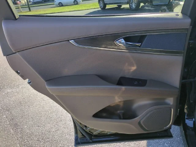 Used 2018 Black Lincoln Reserve image 28