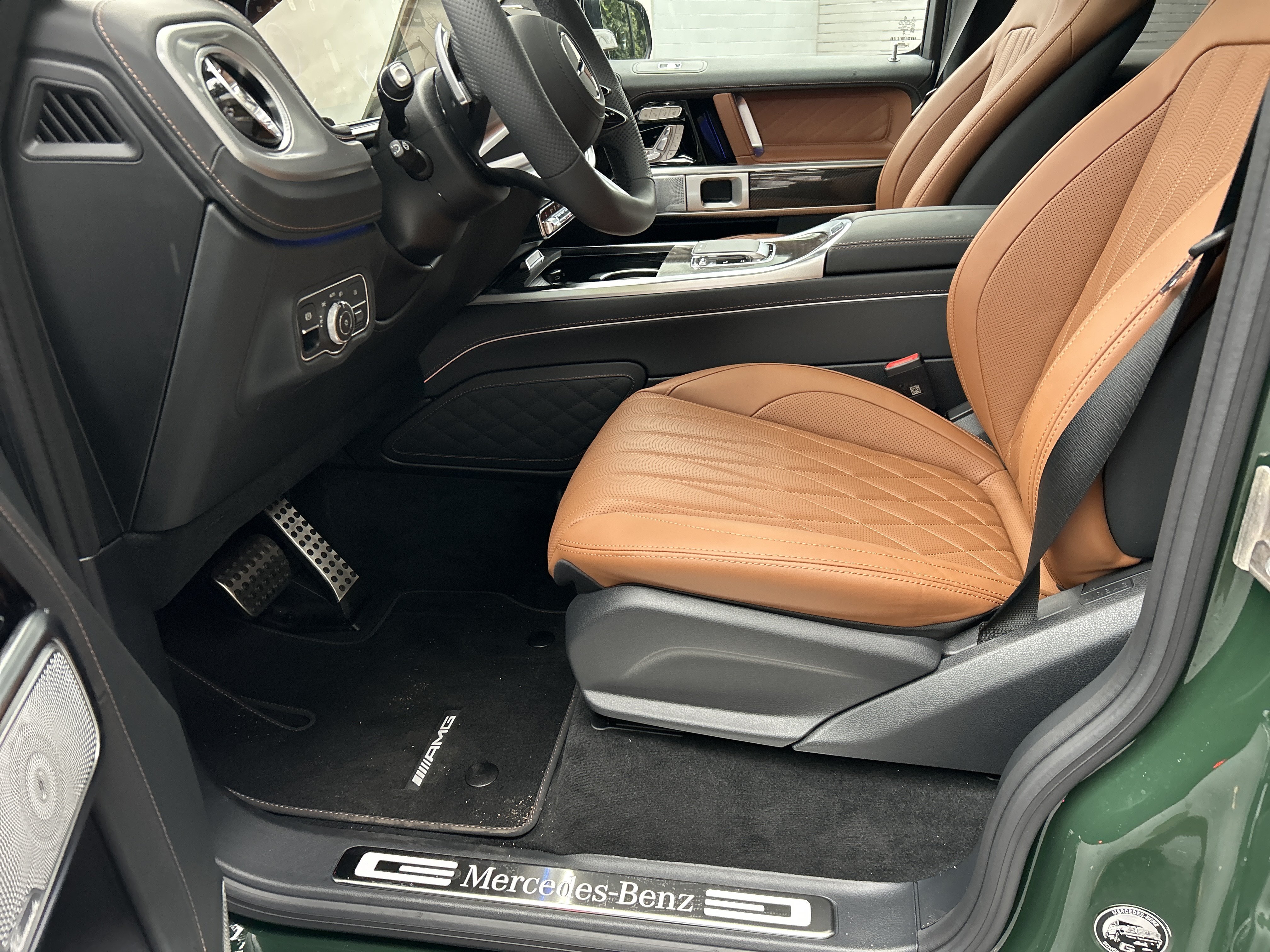 New 2026 MANUFAKTUR Deep Green Non-Metallic Mercedes-Benz G 580e SUV image 18