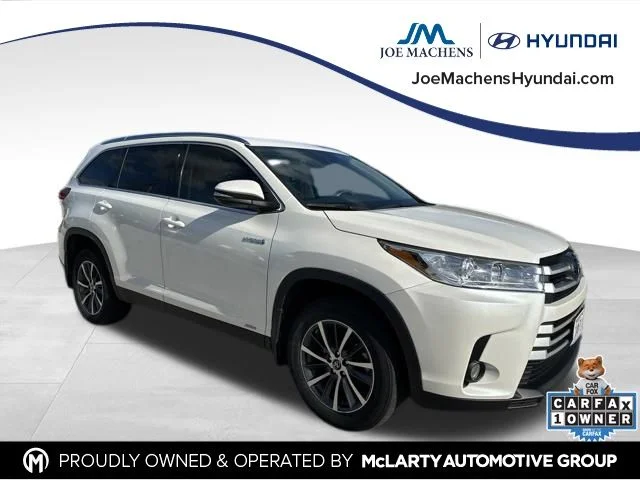 Used 2019 White Toyota XLE image 3