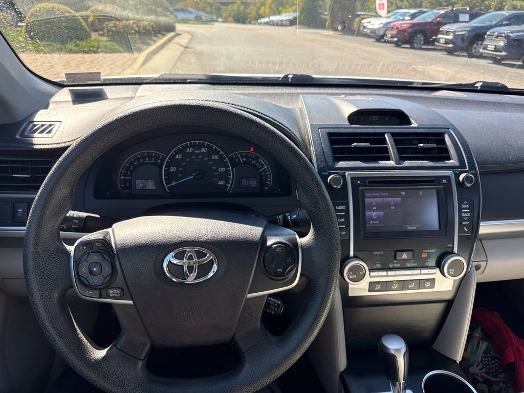 Used 2014 Silver Toyota LE image 6