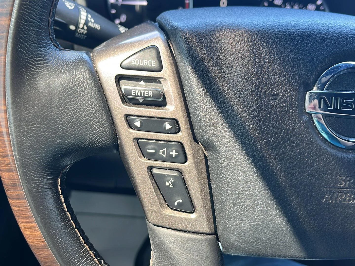 Used 2021 Pearl White Nissan Platinum Reserve image 11