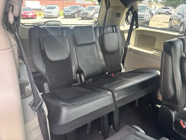 Used 2018 Brilliant Black Crystal Pearlcoat Dodge SXT image 6