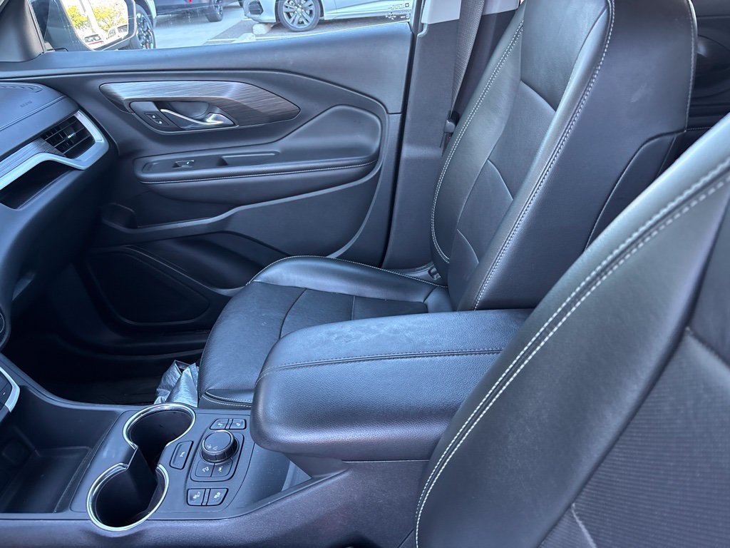 Used 2022 White GMC SLT image 27