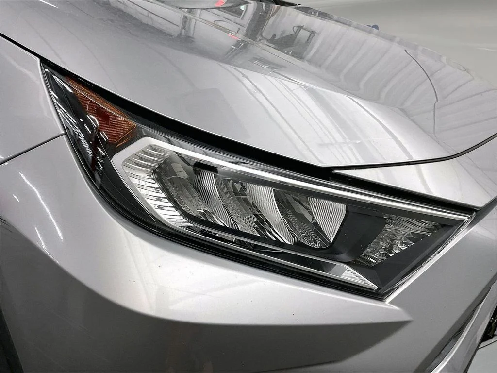 Used 2020 Silver Toyota XLE image 33