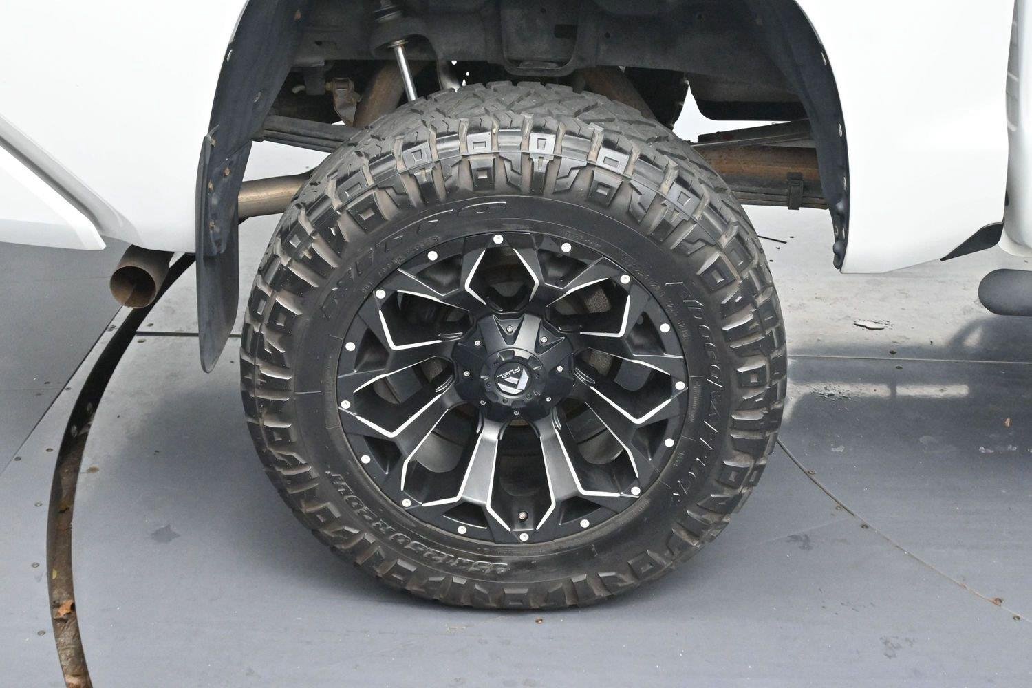 Used 2019 Super White Toyota SR5 image 31