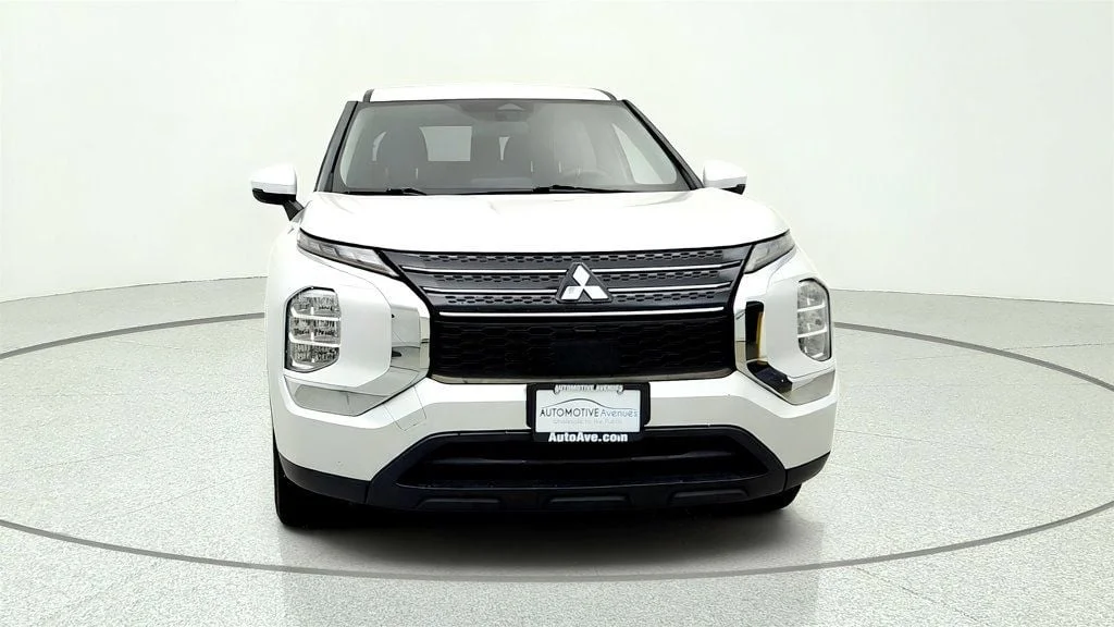 Used 2022 White Diamond Mitsubishi ES FWD image 2