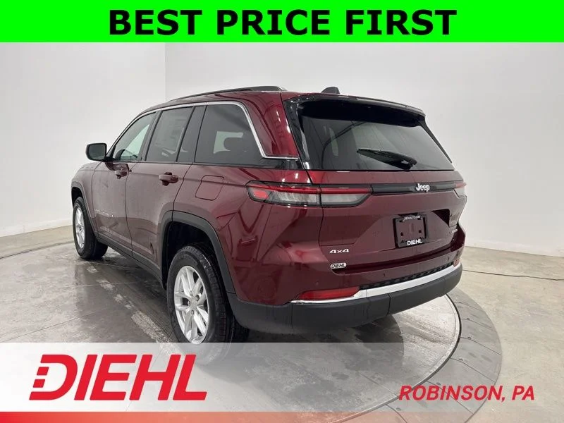 New 2026 Velvet Red Pearl-Coat Exterior Paint Jeep Laredo X image 5