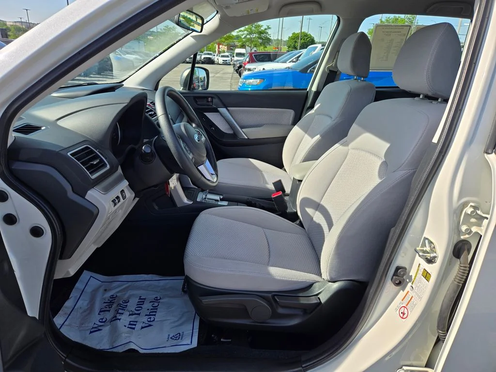 Used 2018 White Subaru 2.5i image 15