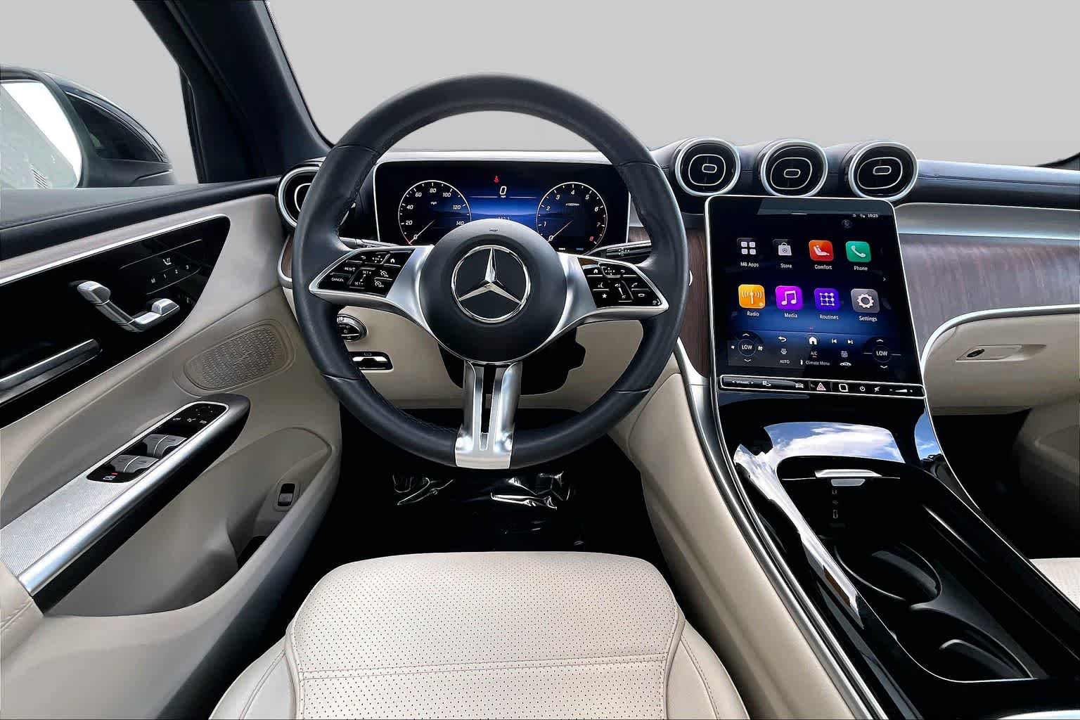 Used 2025 Black Mercedes-Benz GLC 300 image 6