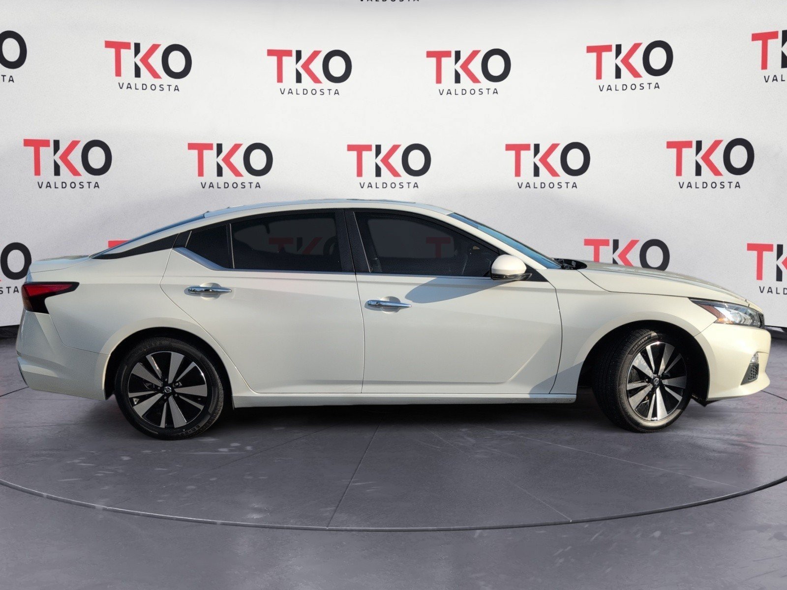 Used 2022 Pearl White Tricoat Nissan 2.5 SV image 3