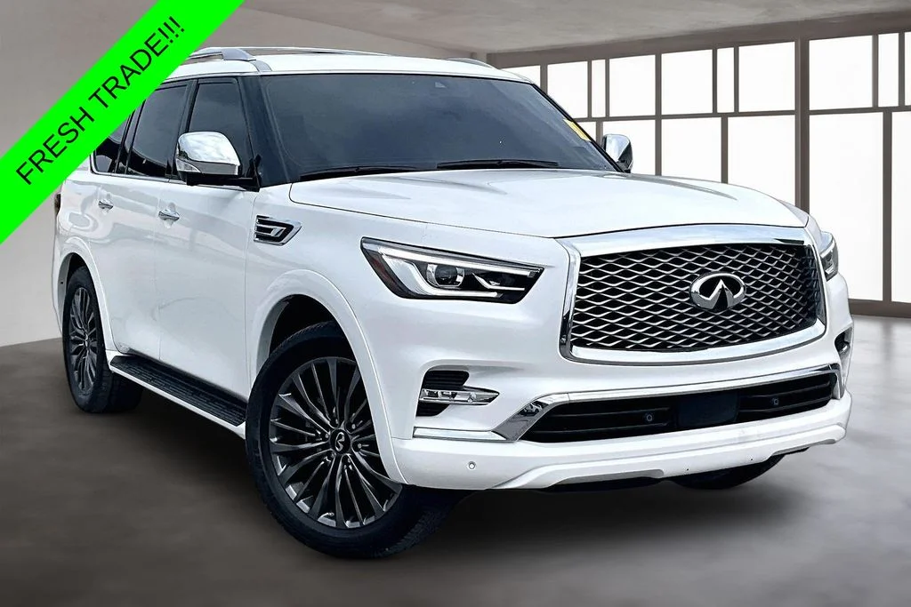 Used 2024 White INFINITI Sensory image 3