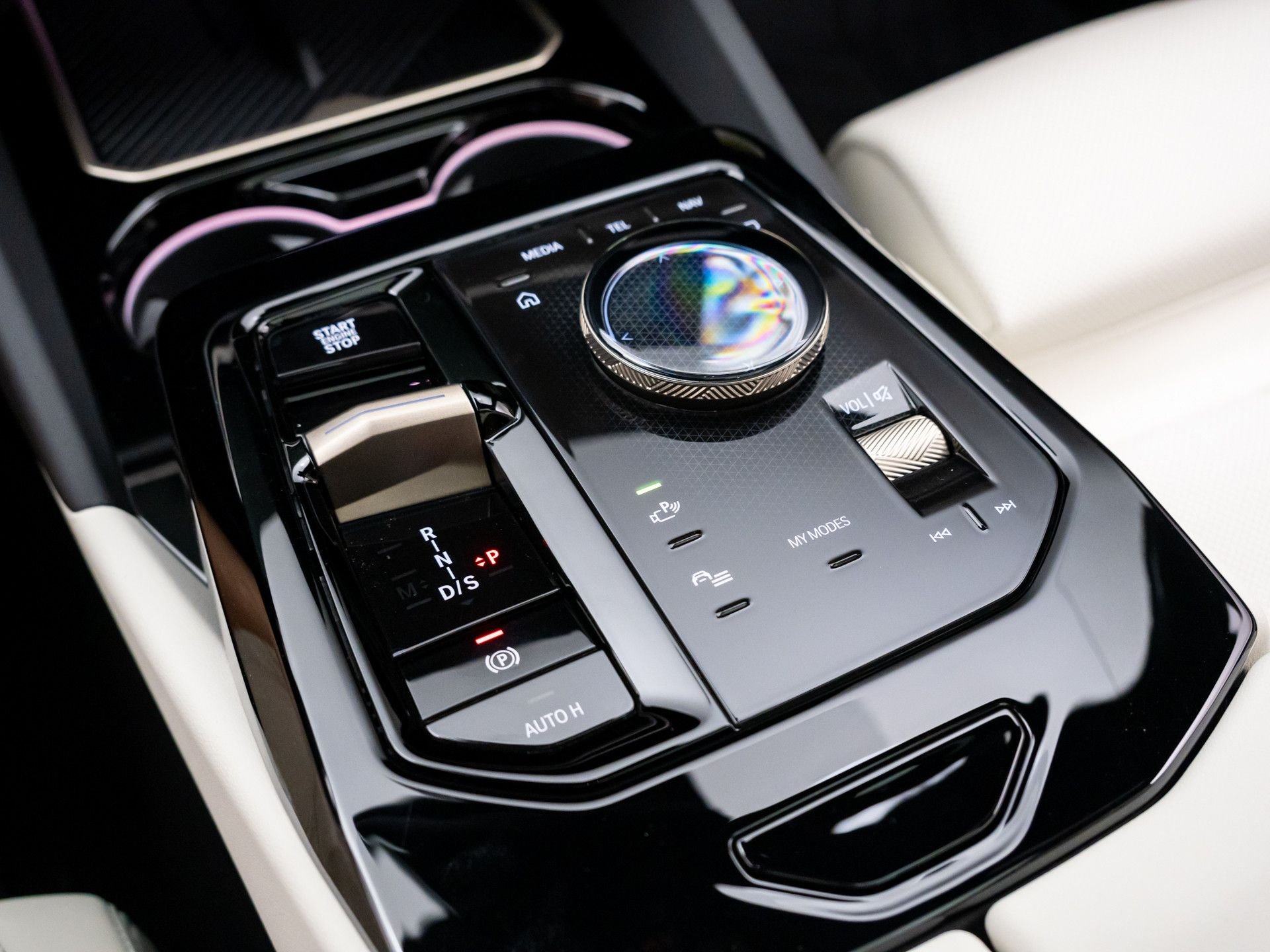 New 2026 Oxide Grey Metallic BMW 530i xDrive image 28