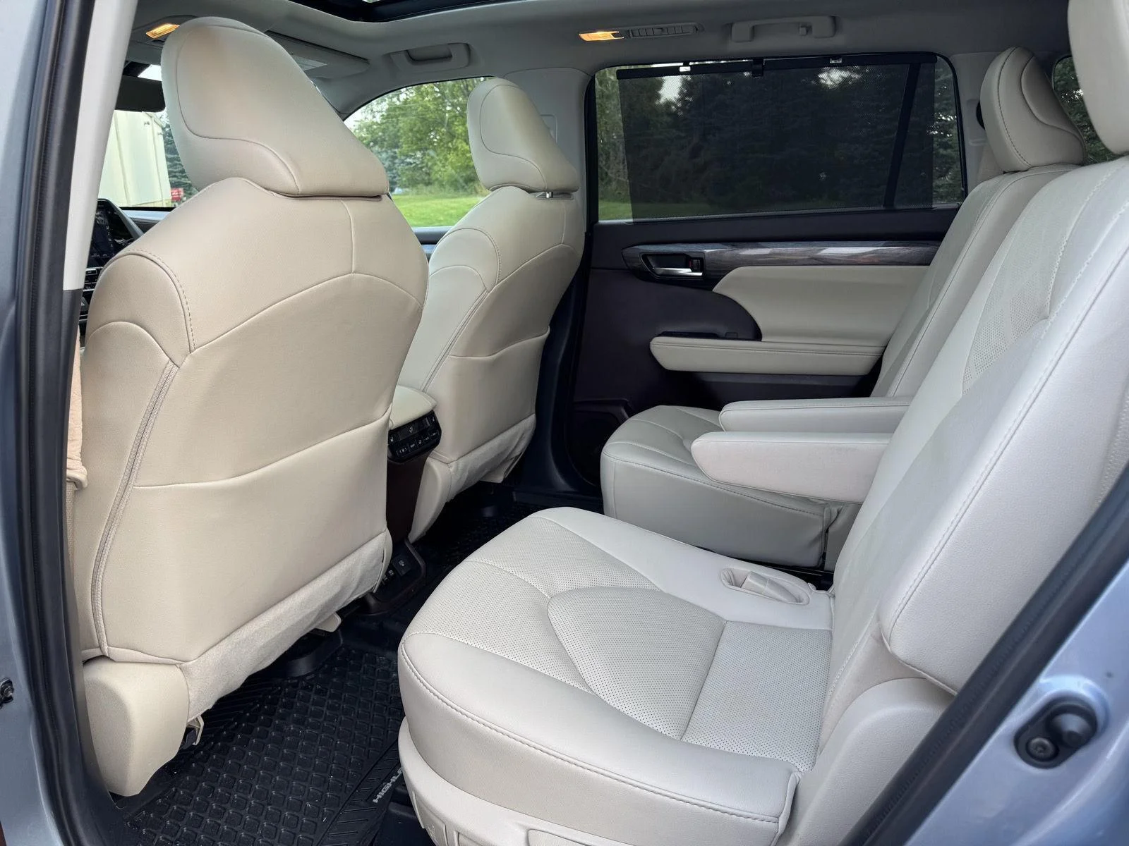Used 2021 Moon Dust Toyota Platinum image 4