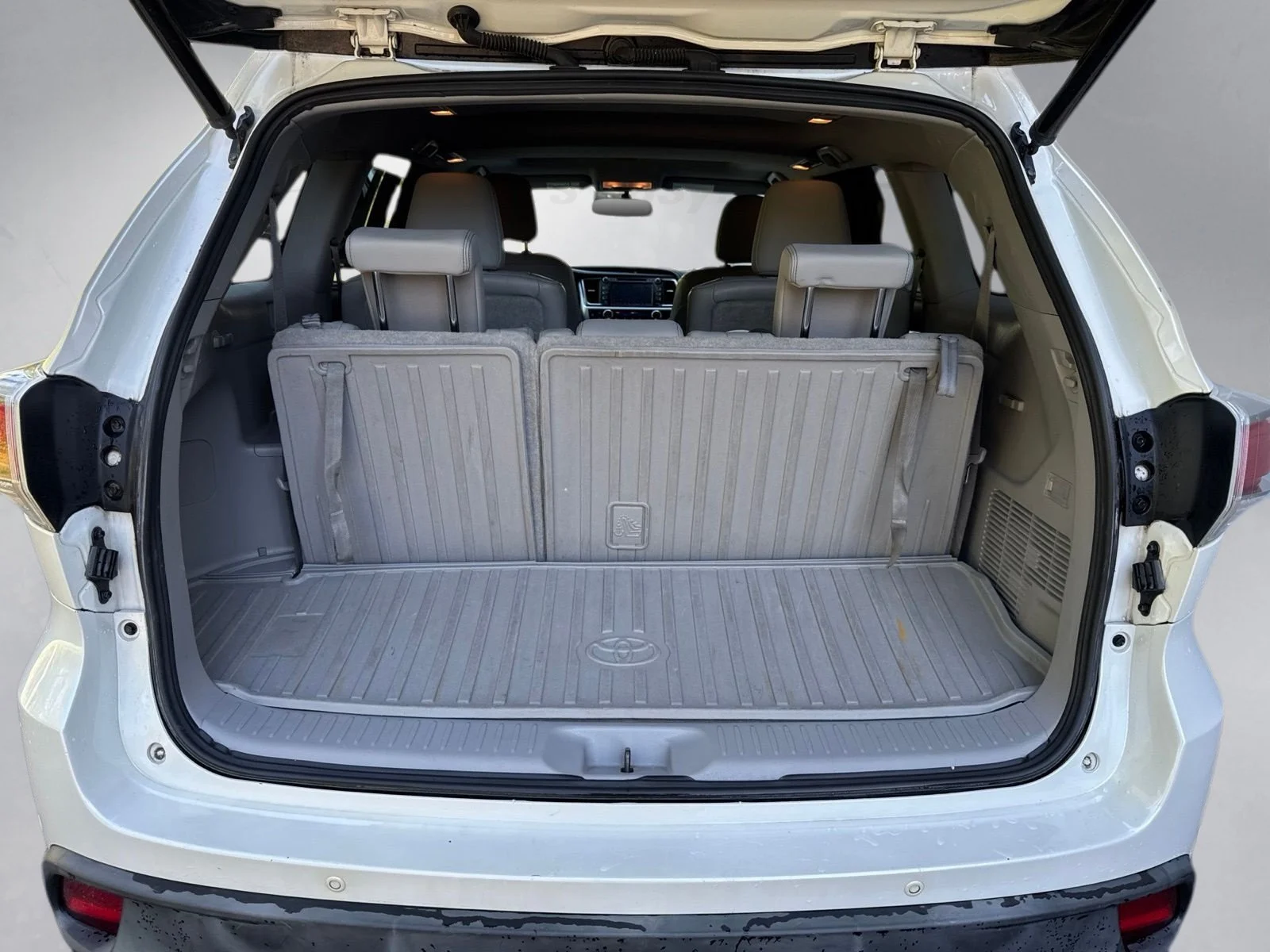 Used 2015 Blizzard Pearl Toyota Limited image 28