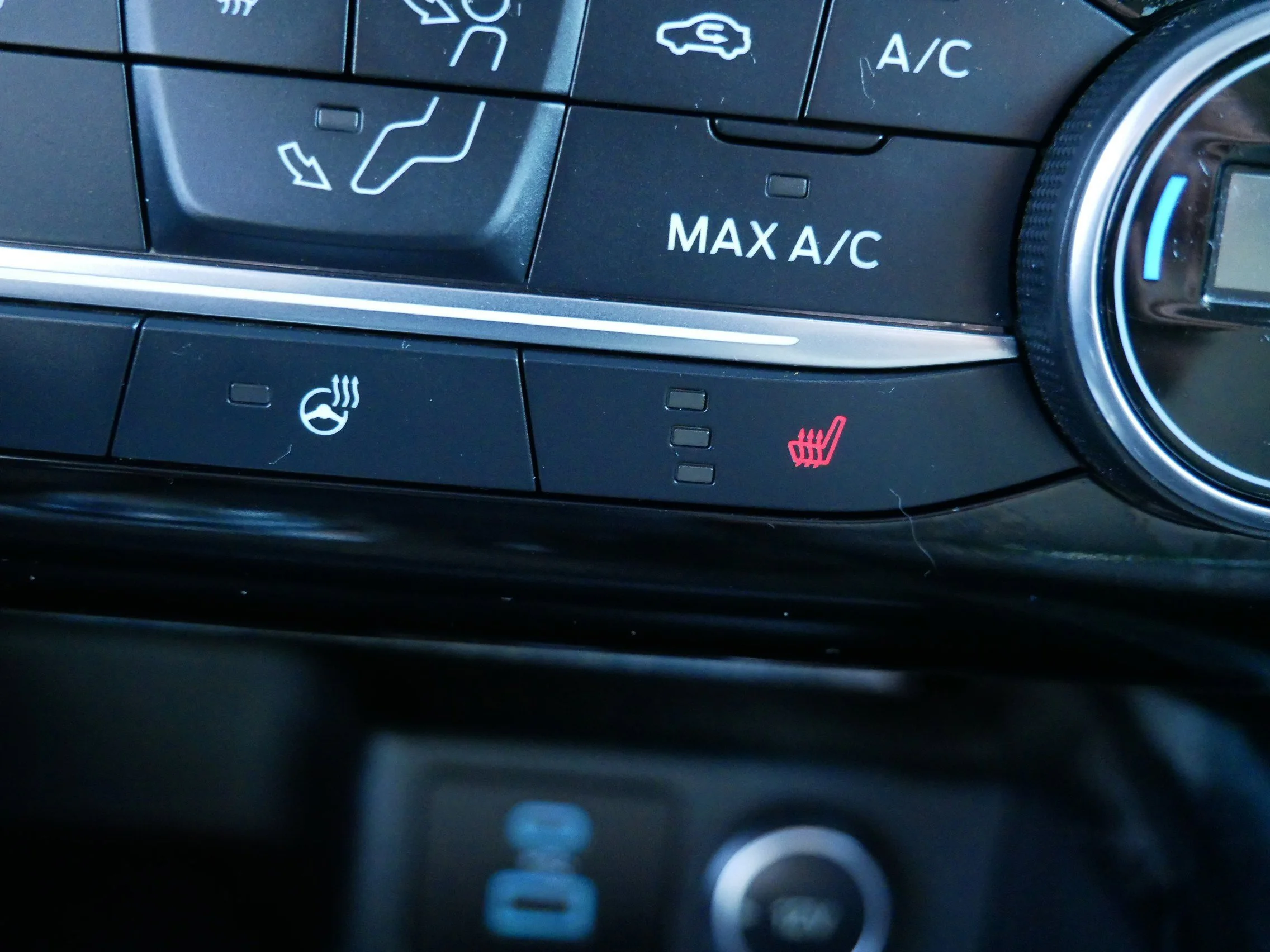 Used 2021 Bronze Fire Ford SE image 32