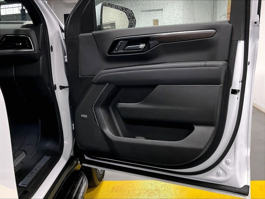 Used 2025 White Chevrolet LT image 12