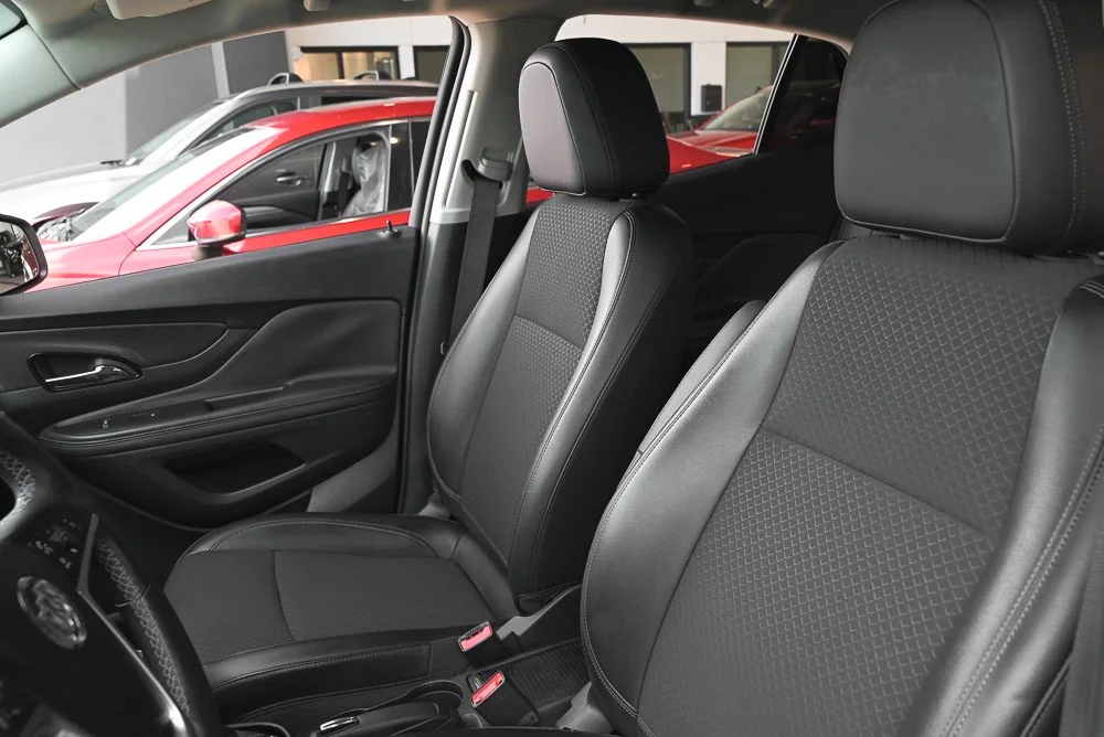 Used 2022 White Buick Preferred image 13