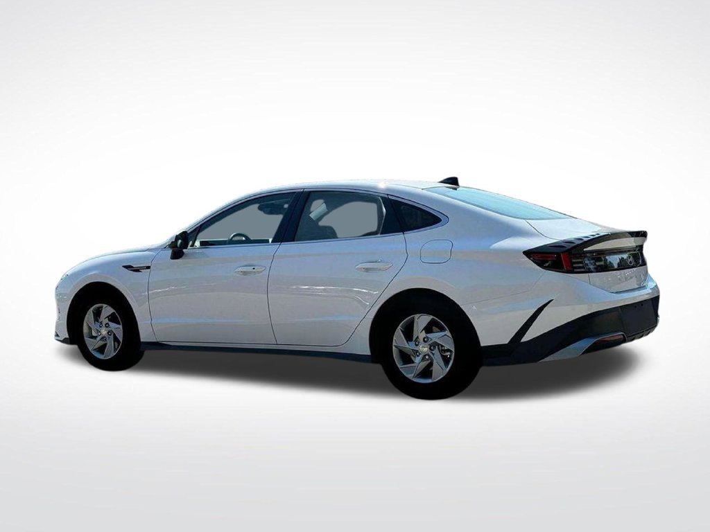 New 2025 White Hyundai SE image 23