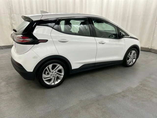 Used 2022 White Chevrolet 1LT image 4