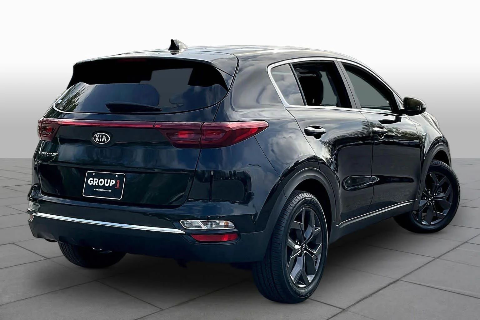 Used 2022 Black Cherry Kia LX image 22