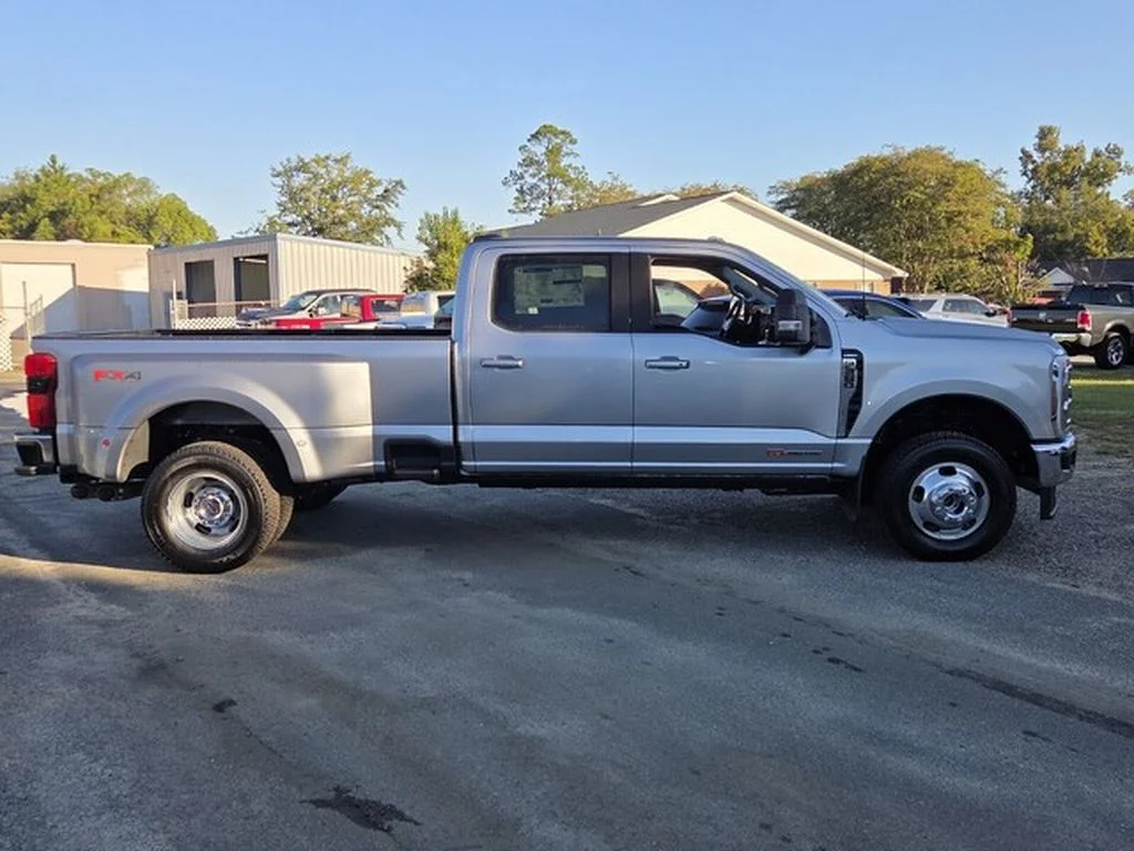 New 2027 Iconic Silver Metallic Ford F-350® Lariat® image 13