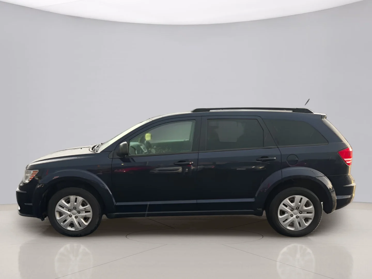 Used 2018 Blue Dodge SE image 2