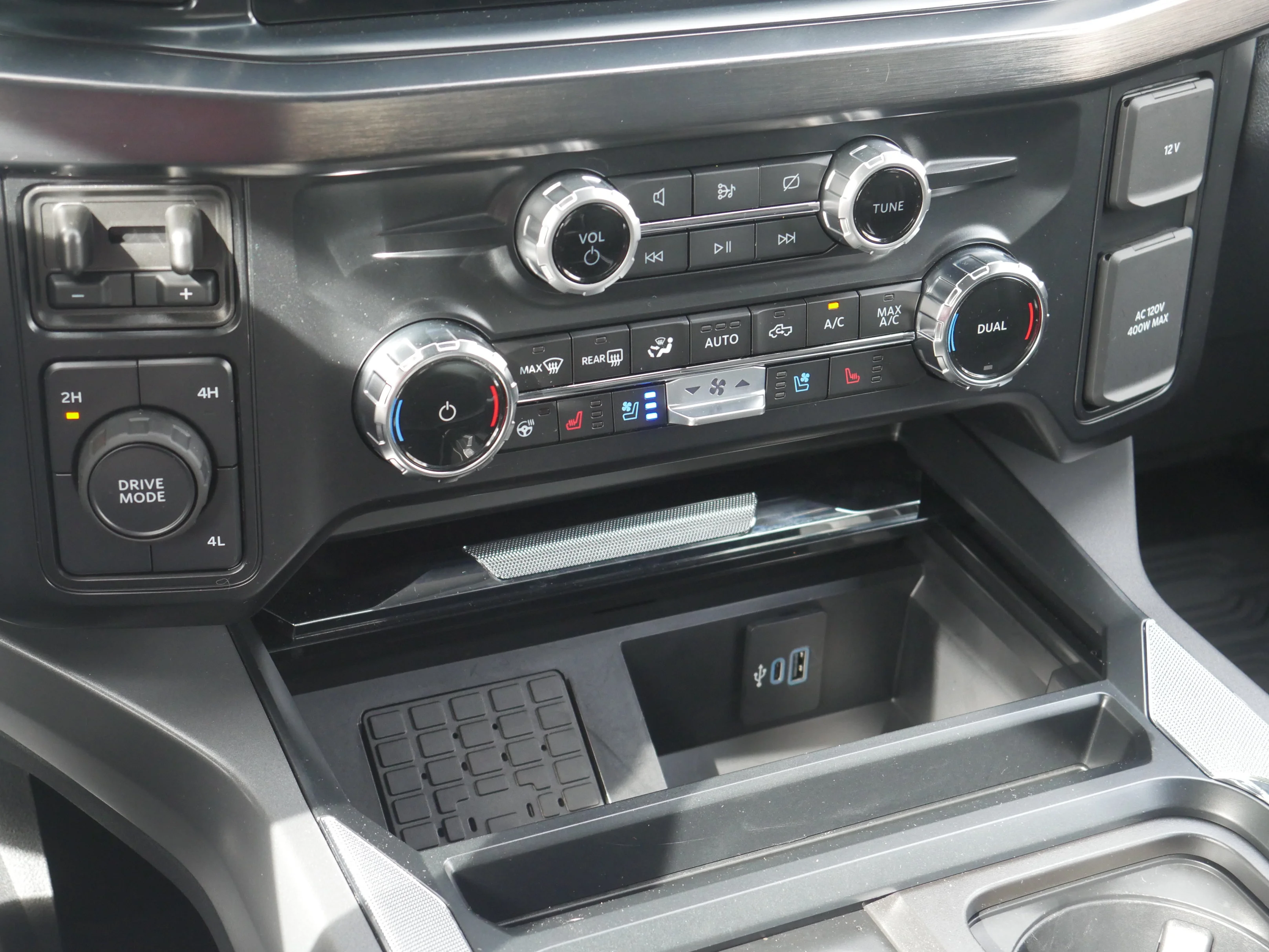 Certified Used 2024 Carbonized Gray Metallic Ford LARIAT image 19
