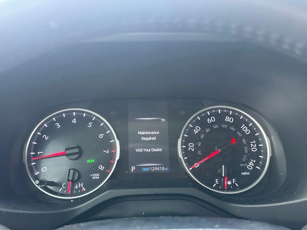 Used 2021  Toyota XLE Premium image 20