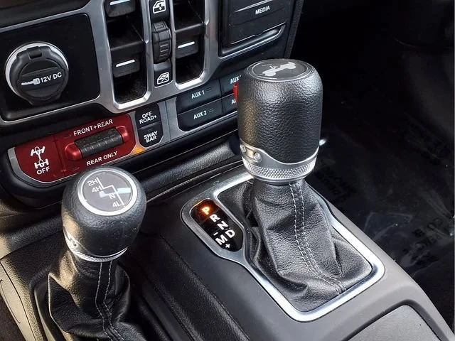 Used 2025  Jeep Rubicon image 8