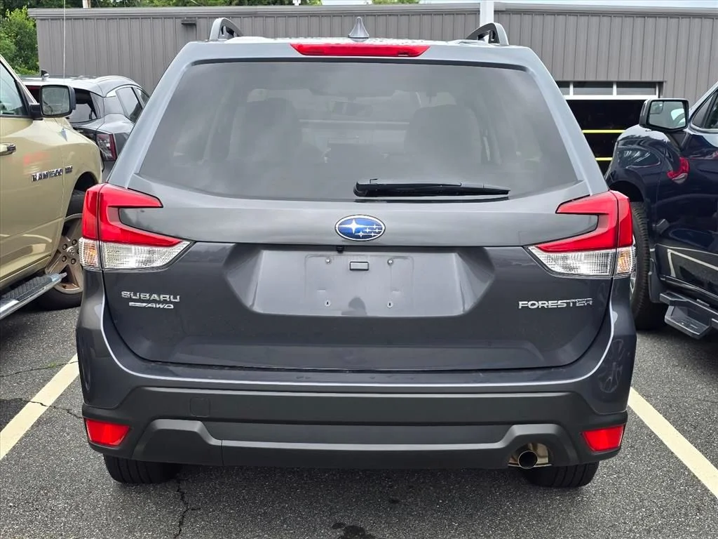 Used 2023 Gray Subaru Base image 11