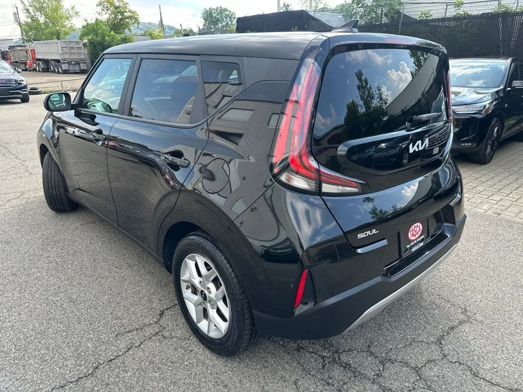 Used 2023 Black Kia LX image 4