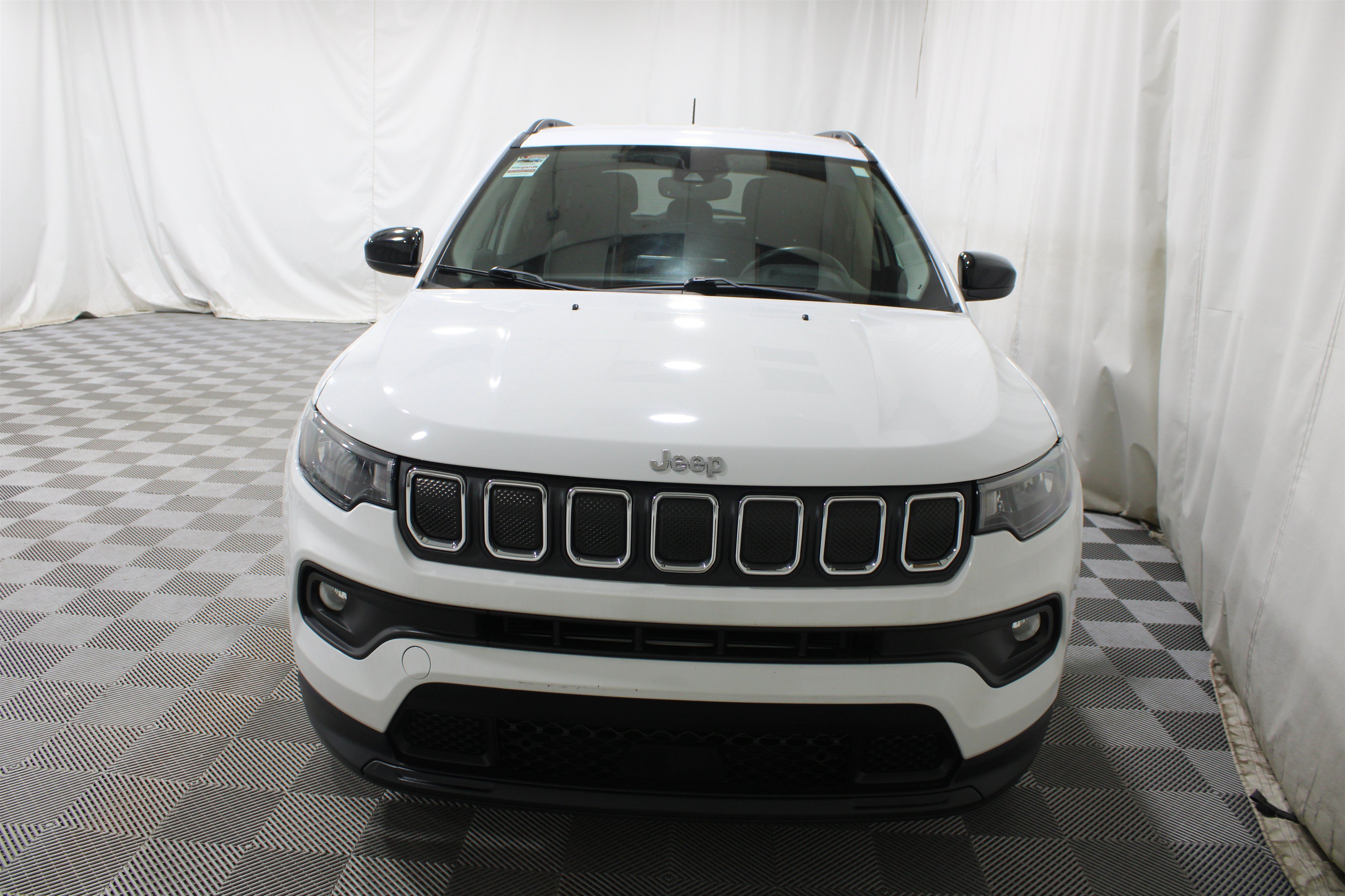 Used 2022 Bright White Clearcoat Jeep Latitude Lux 4x4 image 27