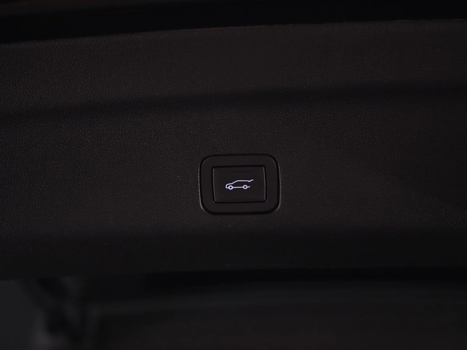 Used 2025  GMC Denali image 19