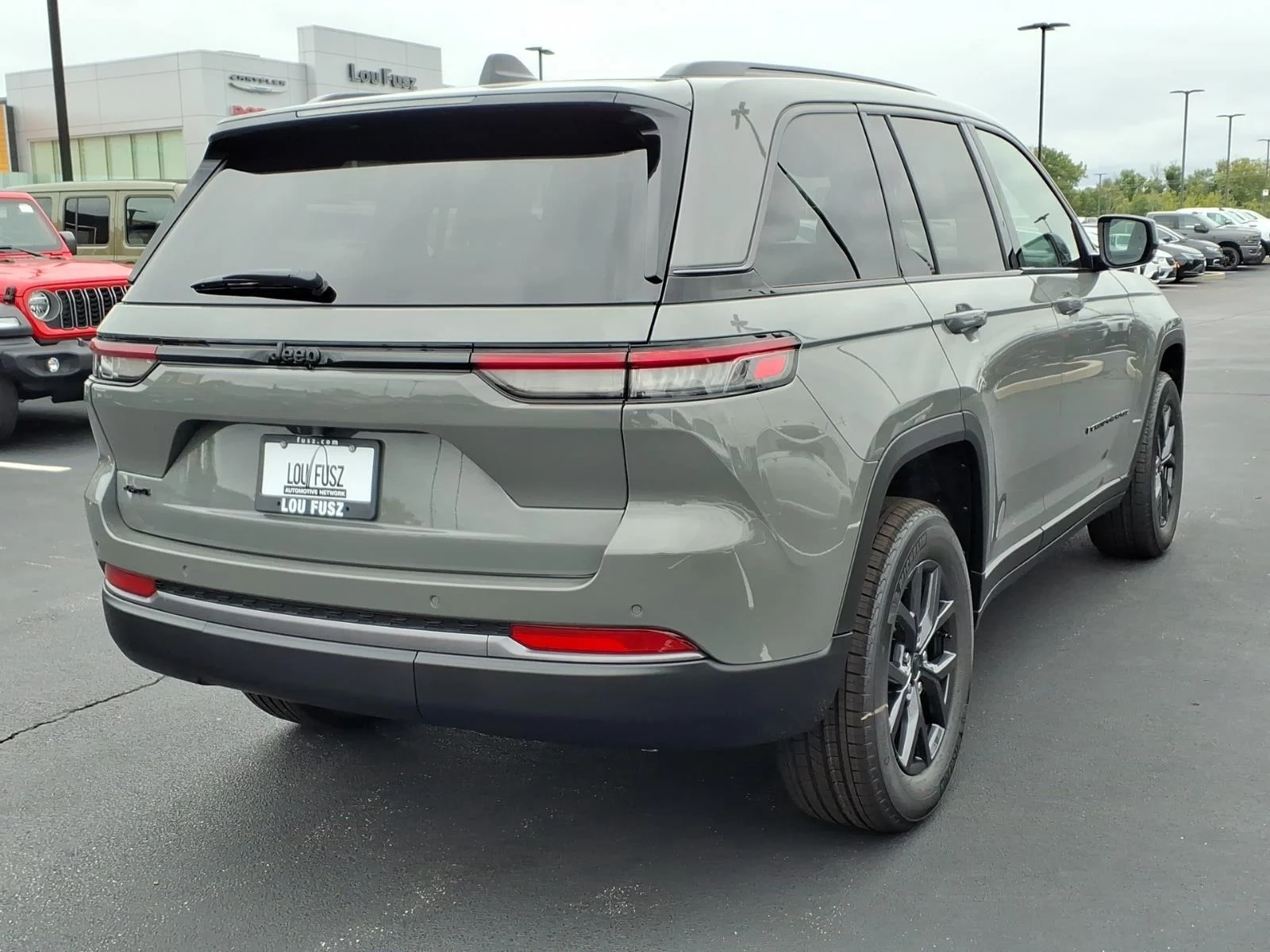 New 2027 Sting-Gray Clearcoat Jeep Laredo Altitude image 16
