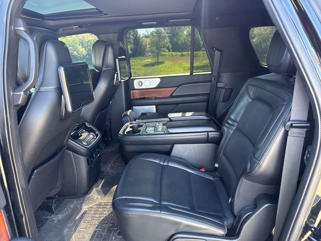 Used 2019 Black Metallic Lincoln Reserve image 23