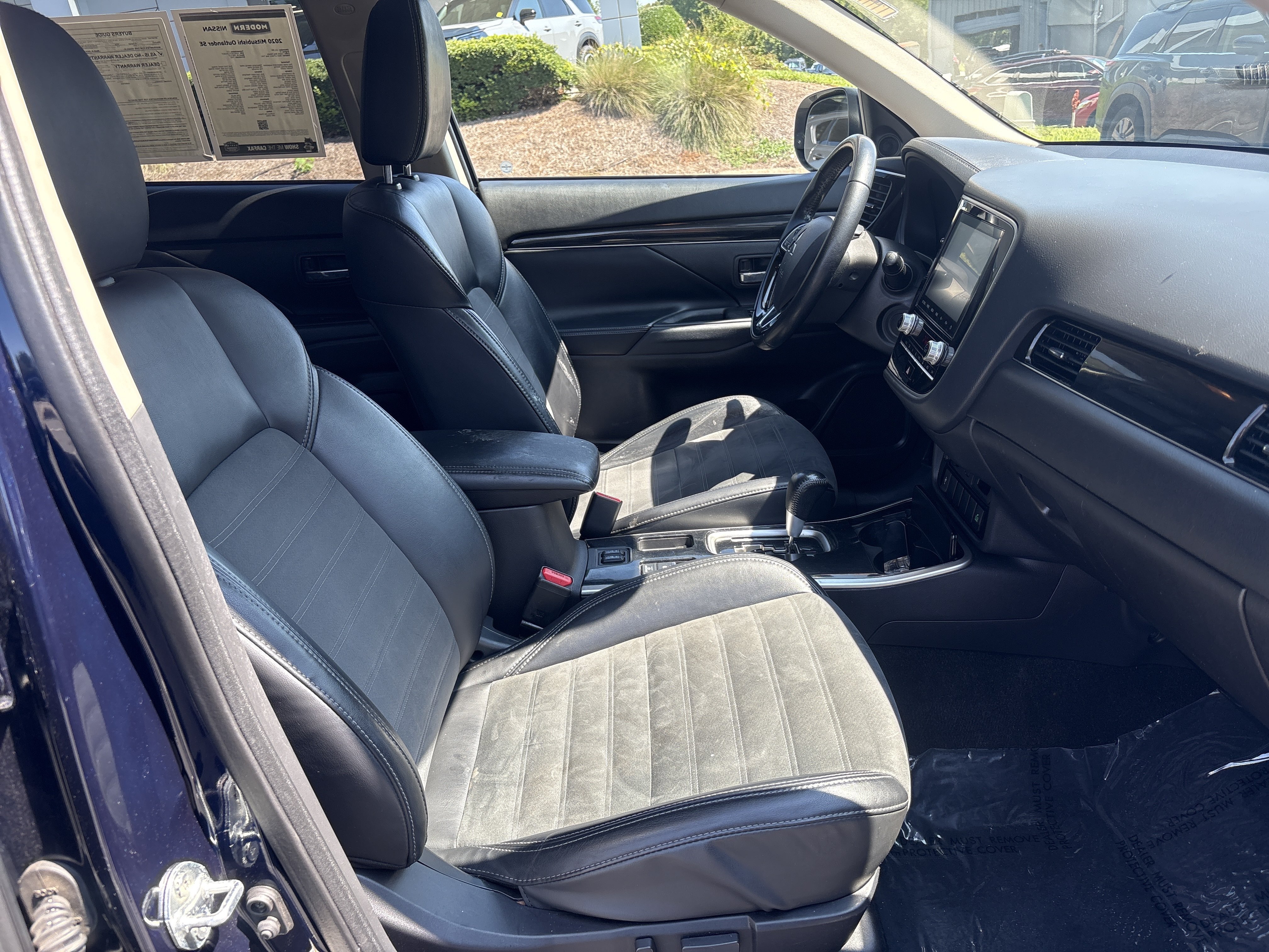 Used 2020 Cosmic Blue Metallic Mitsubishi SE image 17